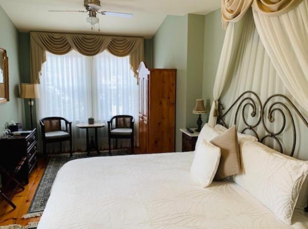 Brockamour Manor Bed And Breakfast Niagara-on-the-Lake Kültér fotó