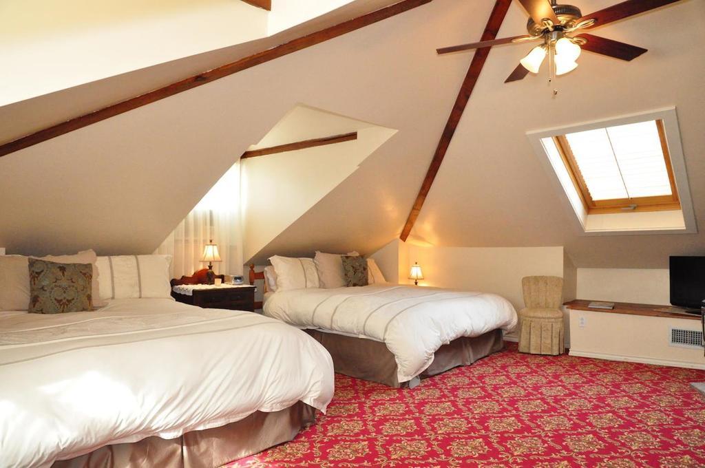 Brockamour Manor Bed And Breakfast Niagara-on-the-Lake Kültér fotó