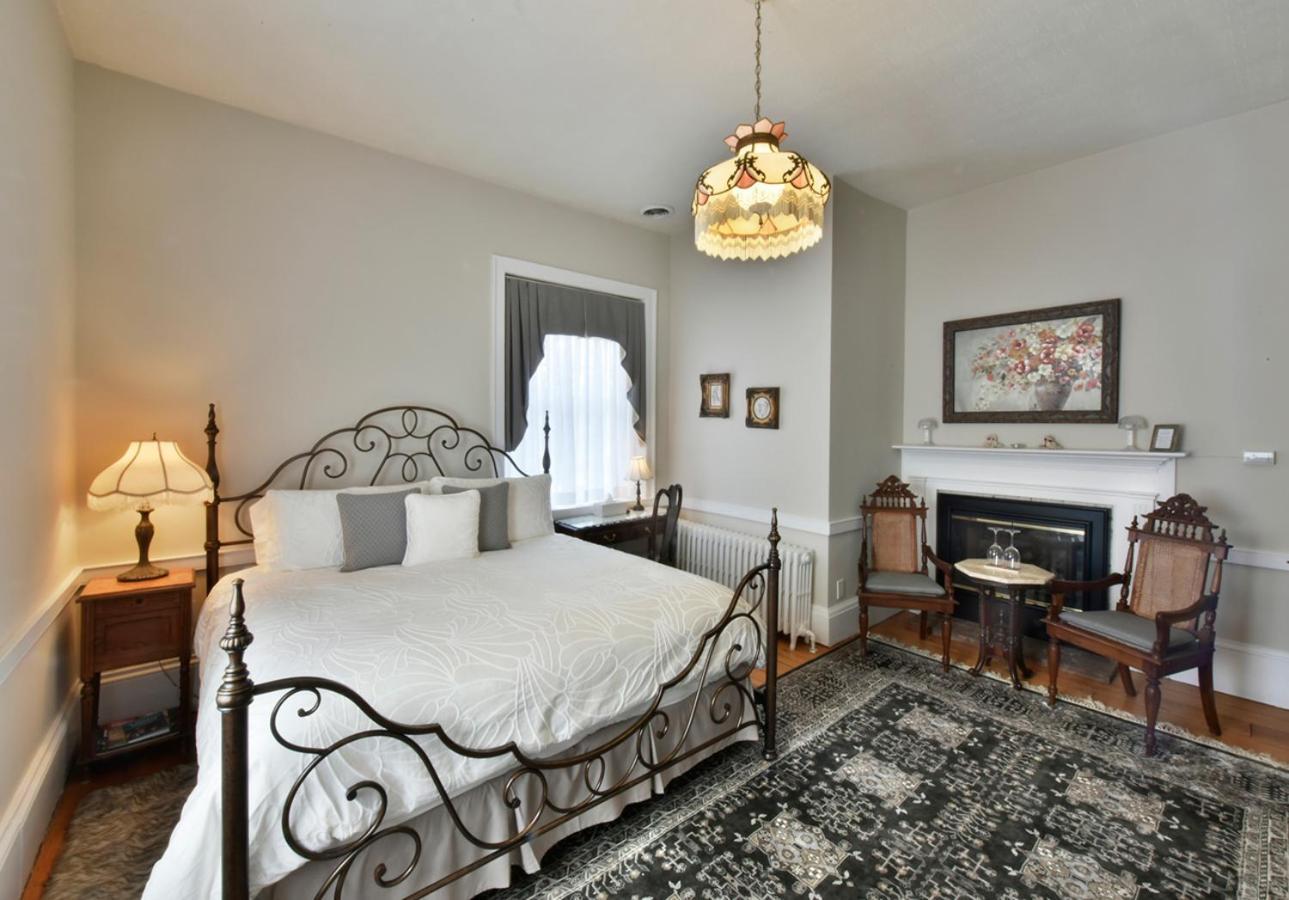 Brockamour Manor Bed And Breakfast Niagara-on-the-Lake Kültér fotó