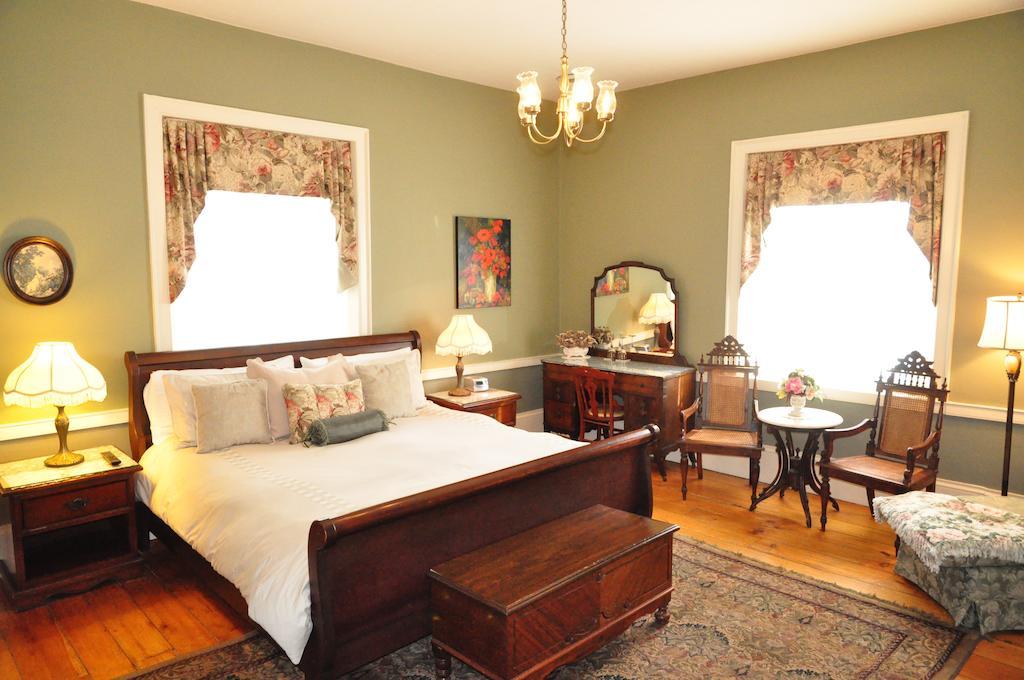 Brockamour Manor Bed And Breakfast Niagara-on-the-Lake Kültér fotó