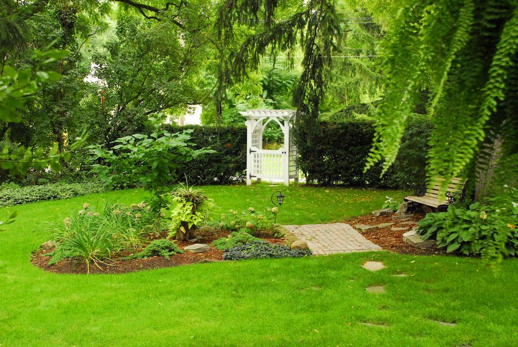 Brockamour Manor Bed And Breakfast Niagara-on-the-Lake Kültér fotó